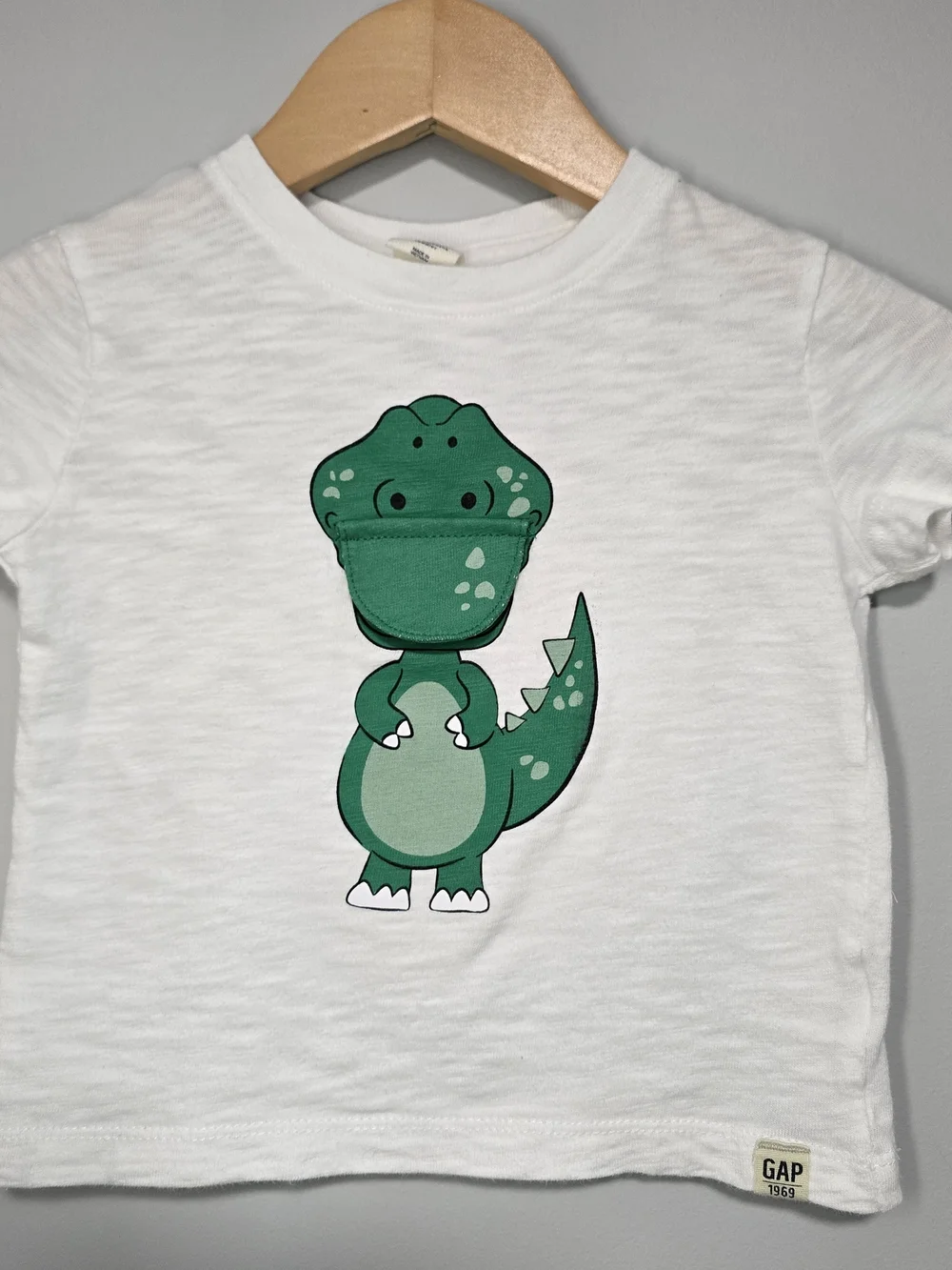 GAP Kids White T-Shirt with Green Dinosaur Graphic Soft Cotton.